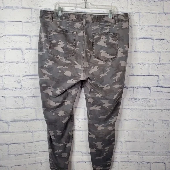 Lane Bryant SZ 20 Camo Pants - Picture 3 of 7